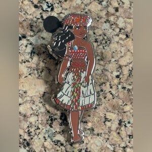 Disney Moana Princess Pose Polynesian skirt Heart of Ti Fiti necklace Pin